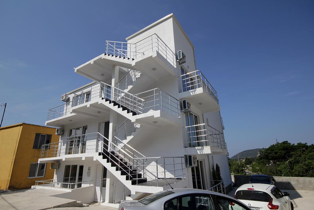 Apartments Victoria Sutomore Exterior photo